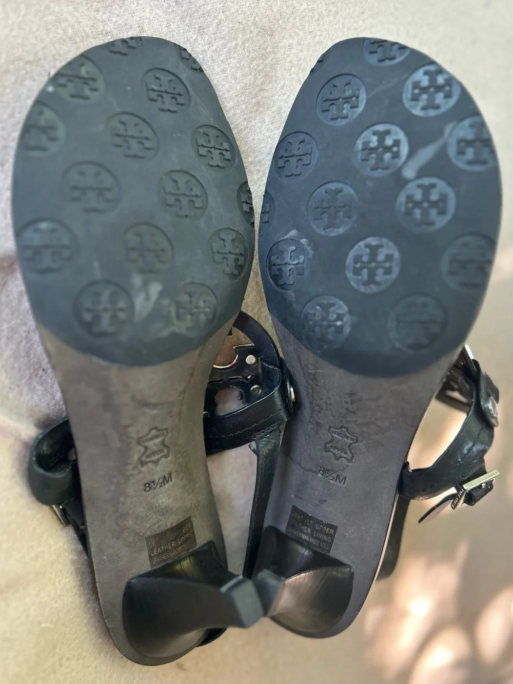 Tory Burch Holly Black Leather Logo Thong Sandals with Gold Emblem size 8.5